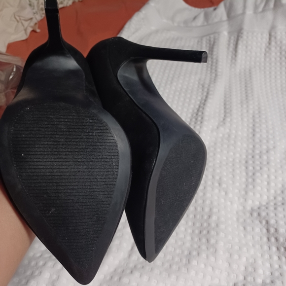 Torrid Classic Black Heels Size 8.5 - Picture 5 of 5